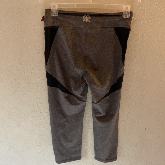 Women’s size, large marvel, hero, elite, capris, gray, and black J1 - Picture 4 of 6